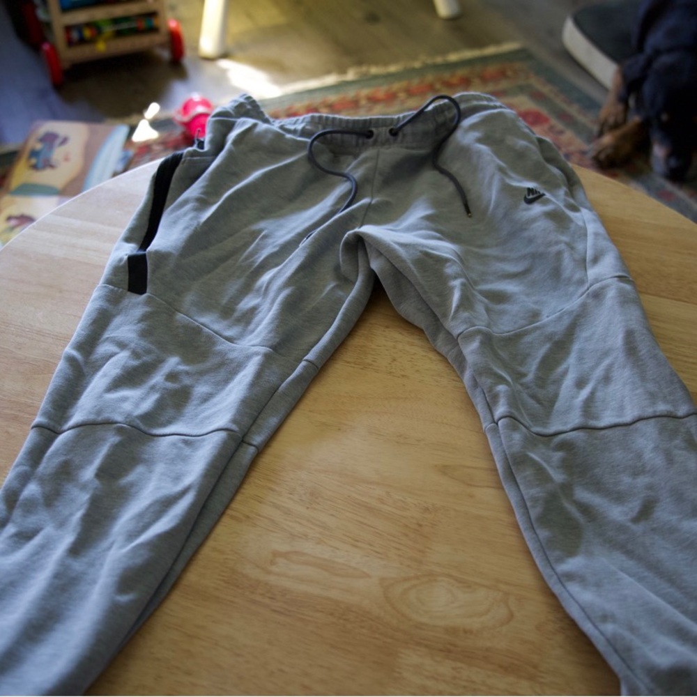XL Mens nike tech sweat pants, gently used